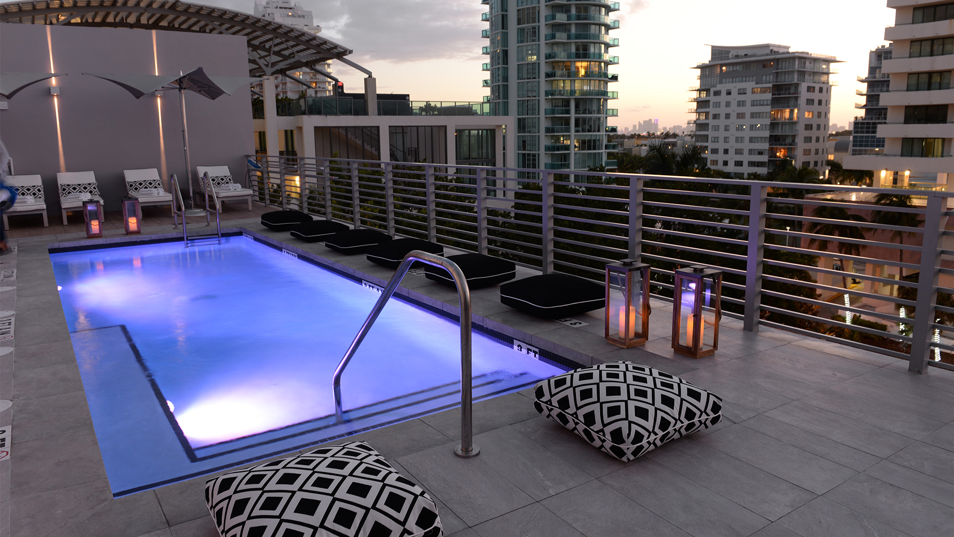Penthouse bayside studio with balcony-8
