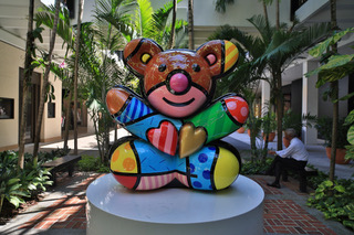 Romero Britto Bear Sculpture - Shops - Bal Harbour (1)